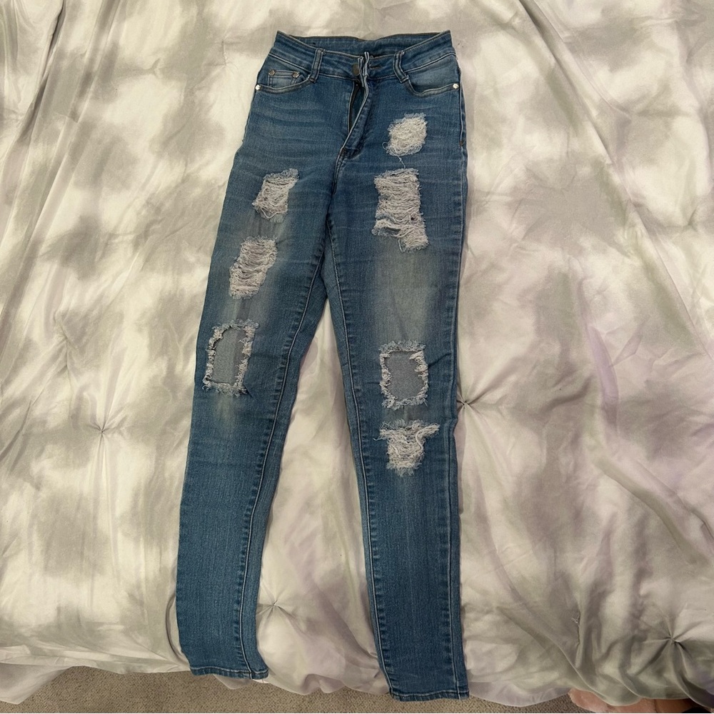 Ripped high waisted jeans